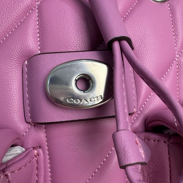 COACH Tabby 絎縫後背包-9