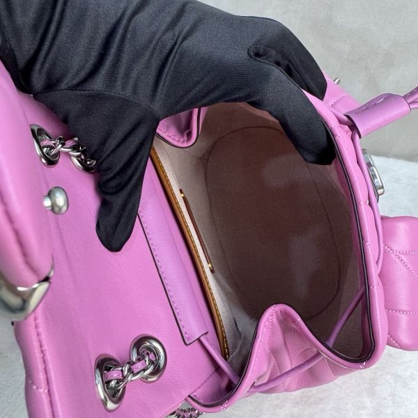 COACH Tabby 絎縫後背包-11