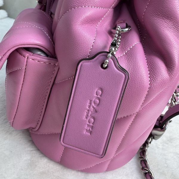 COACH Tabby 絎縫後背包-17