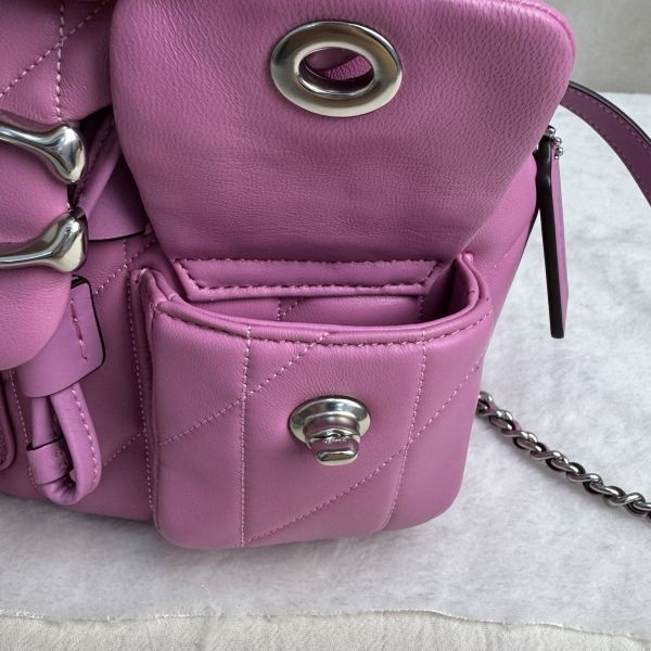 COACH Tabby 絎縫後背包-18