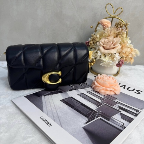 Coach Tabby 26 絎縫單肩手袋