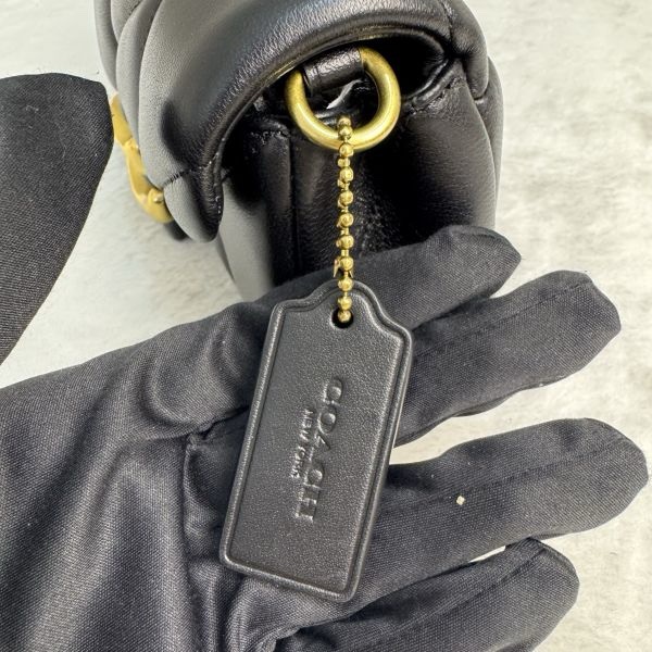 Coach Tabby 26 絎縫單肩手袋-6