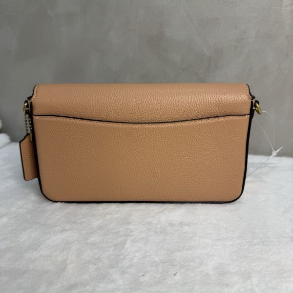 Coach 粉拋光鵝卵石斜背包-6