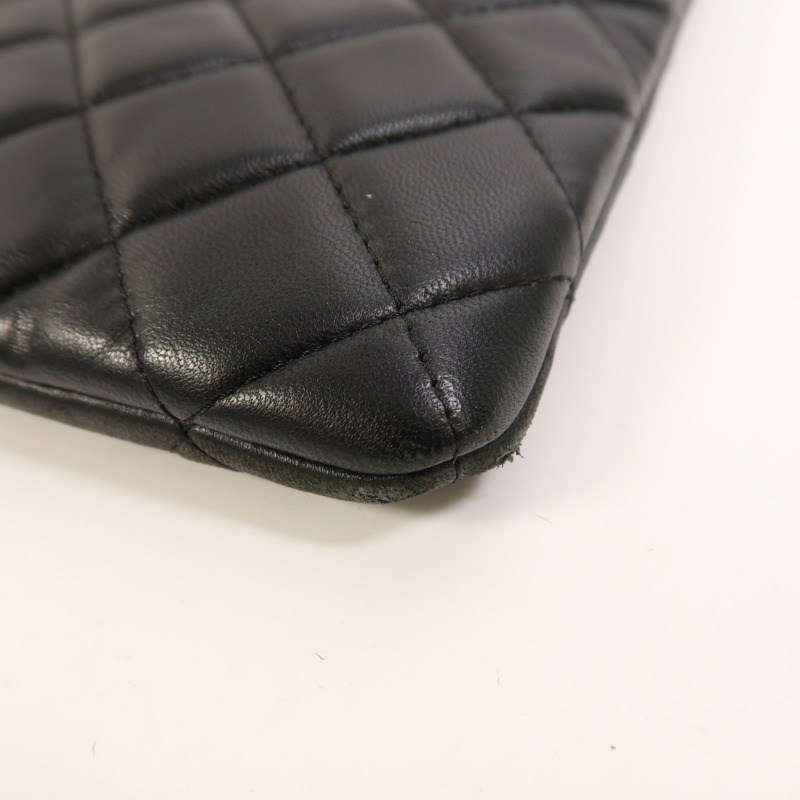 CHANEL 羊皮皮革Pouch金扣手拿包-9