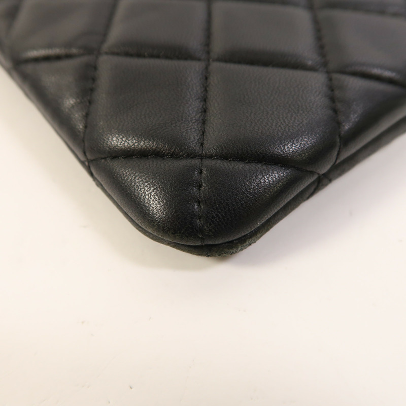 CHANEL 羊皮皮革Pouch金扣手拿包-10