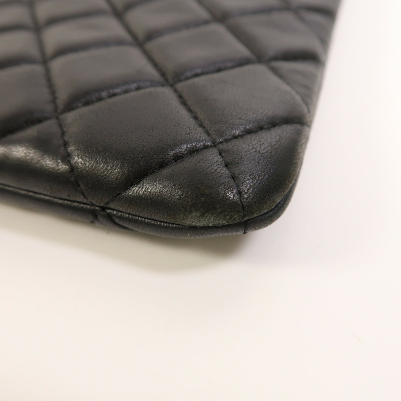 CHANEL 羊皮皮革Pouch金扣手拿包-11