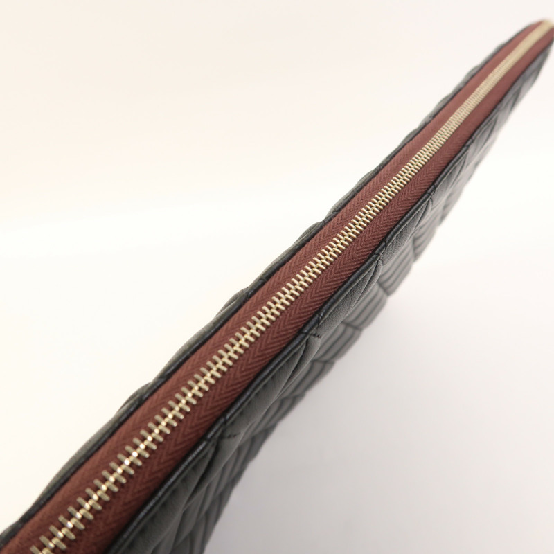 CHANEL 羊皮皮革Pouch金扣手拿包-13