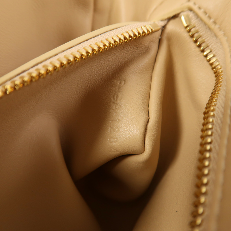 CELINE 牛皮皮革Teen Triomphe金扣肩背袋-6