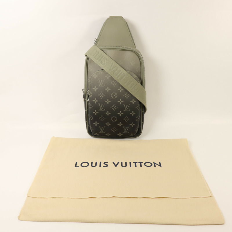 LOUIS VUITTON Monogram Gradient Slingbag PM銀扣肩背袋-9