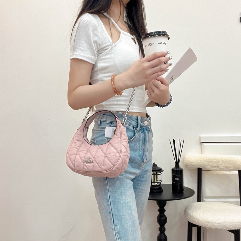 COACH 牛仔斜背兩用彎月包-1