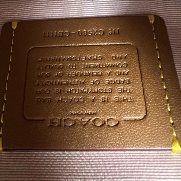 COACH 牛仔斜背兩用彎月包-11