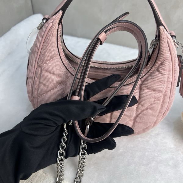 COACH 牛仔斜背兩用彎月包-15