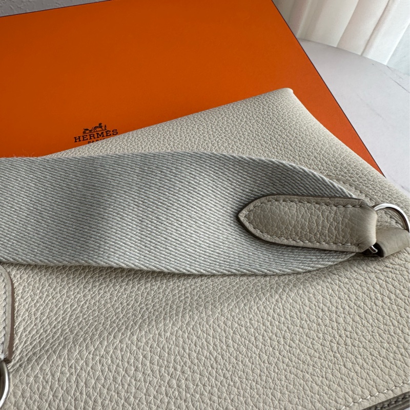 Hermes 奶昔白Videpoches🥹🥹🥹🥹🥹超甜-14