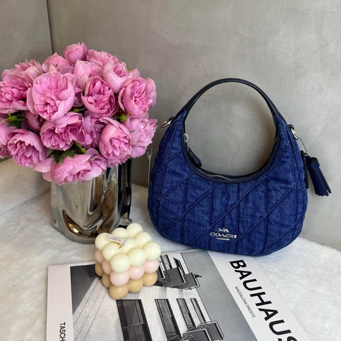 Coach 迷你斜背包