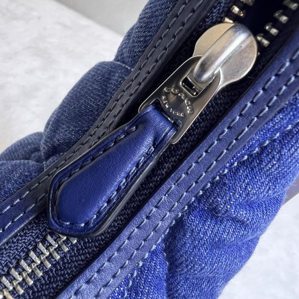 Coach 迷你斜背包-10