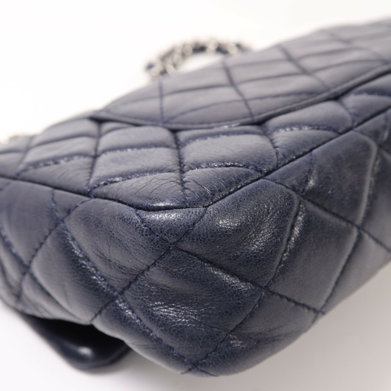 CHANEL 羊皮皮革Chain Shoulder銀扣鏈帶肩背袋-10