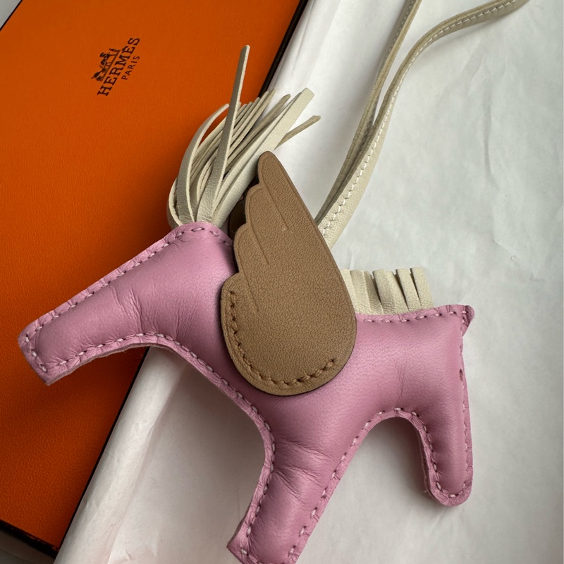 Hermes 粉/咖 小飛馬吊飾-3