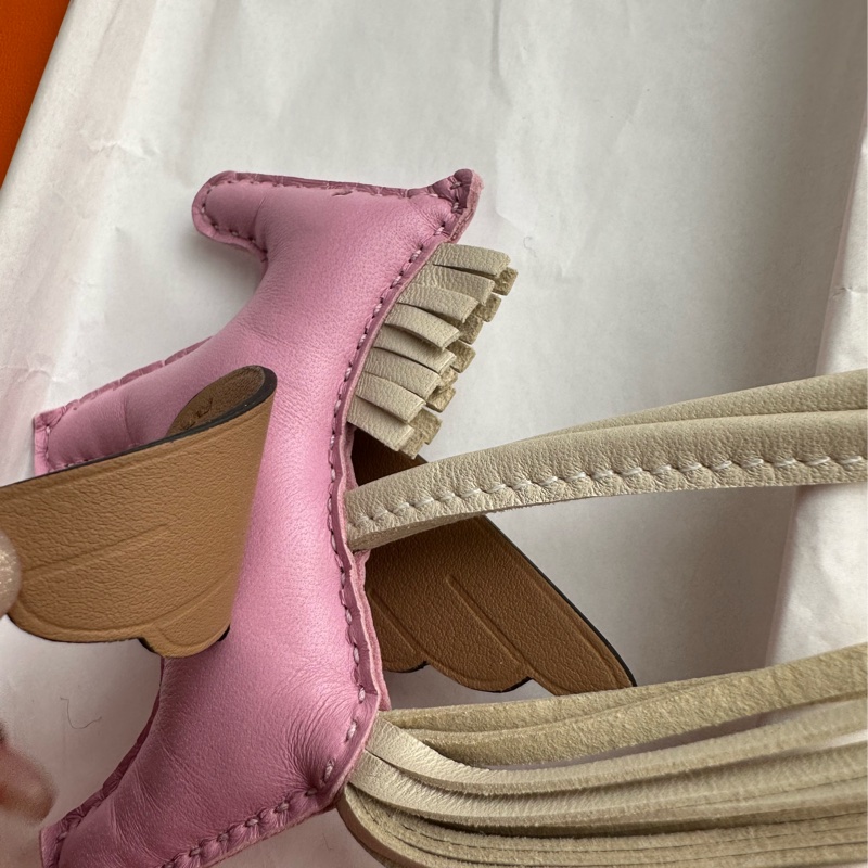 Hermes 粉/咖 小飛馬吊飾-4