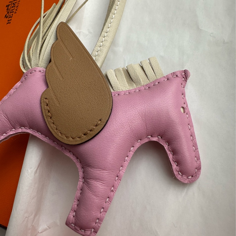 Hermes 粉/咖 小飛馬吊飾-6