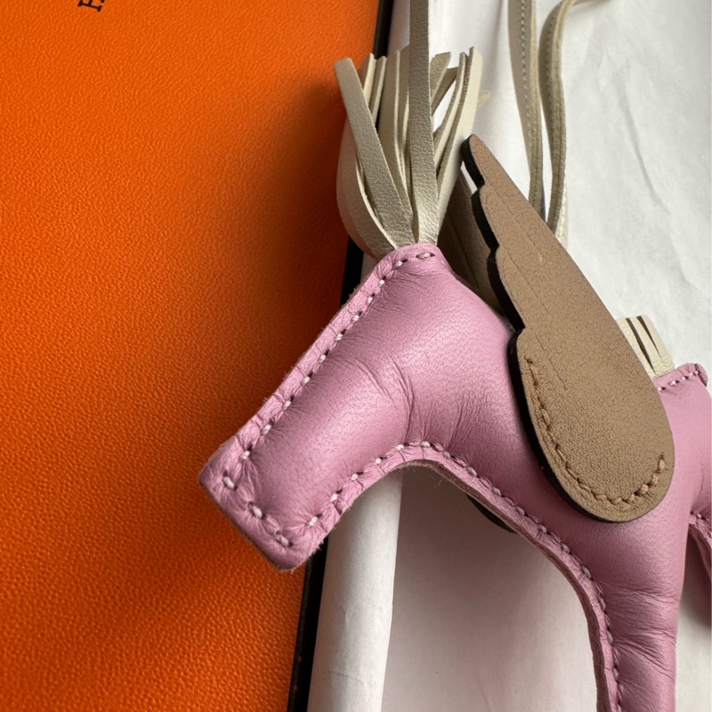 Hermes 粉/咖 小飛馬吊飾-7