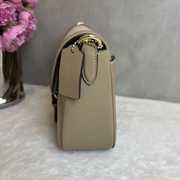 Coach 全新卡其色老花馬鞍包-4