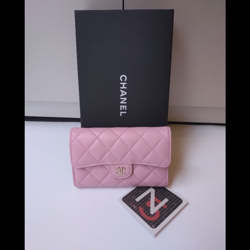 Chanel 粉羊皮菱格下蓋中夾-0