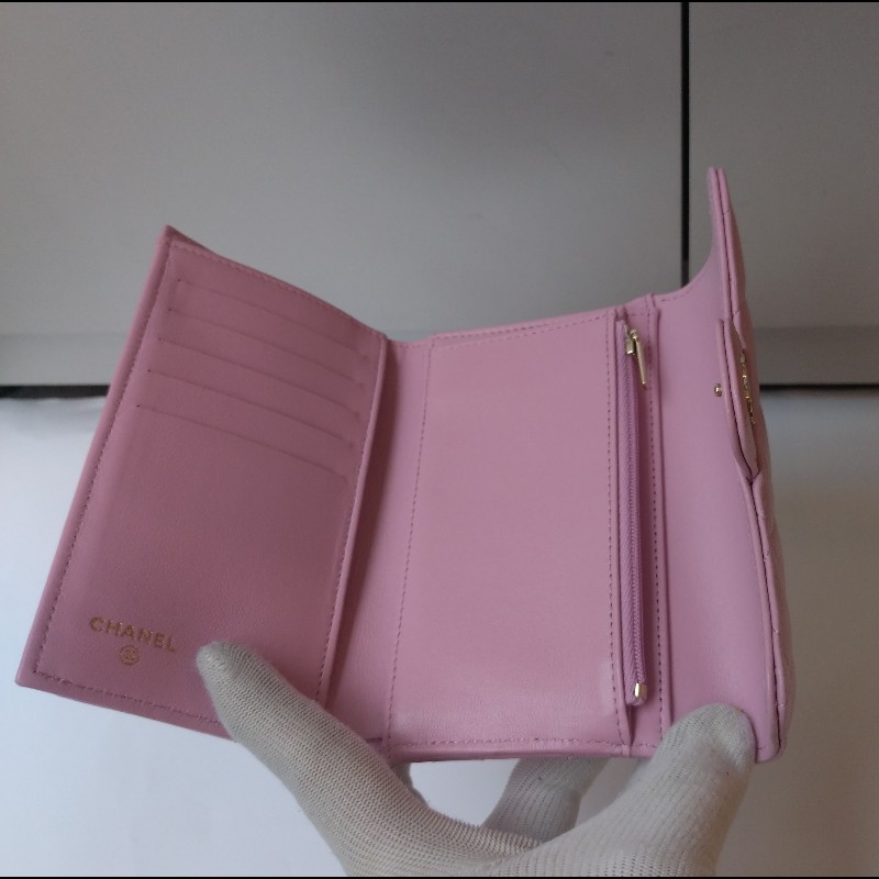Chanel 粉羊皮菱格下蓋中夾-18