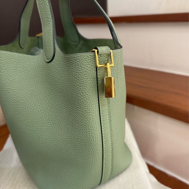 HERMES 牛油果綠PICOTIN18-18