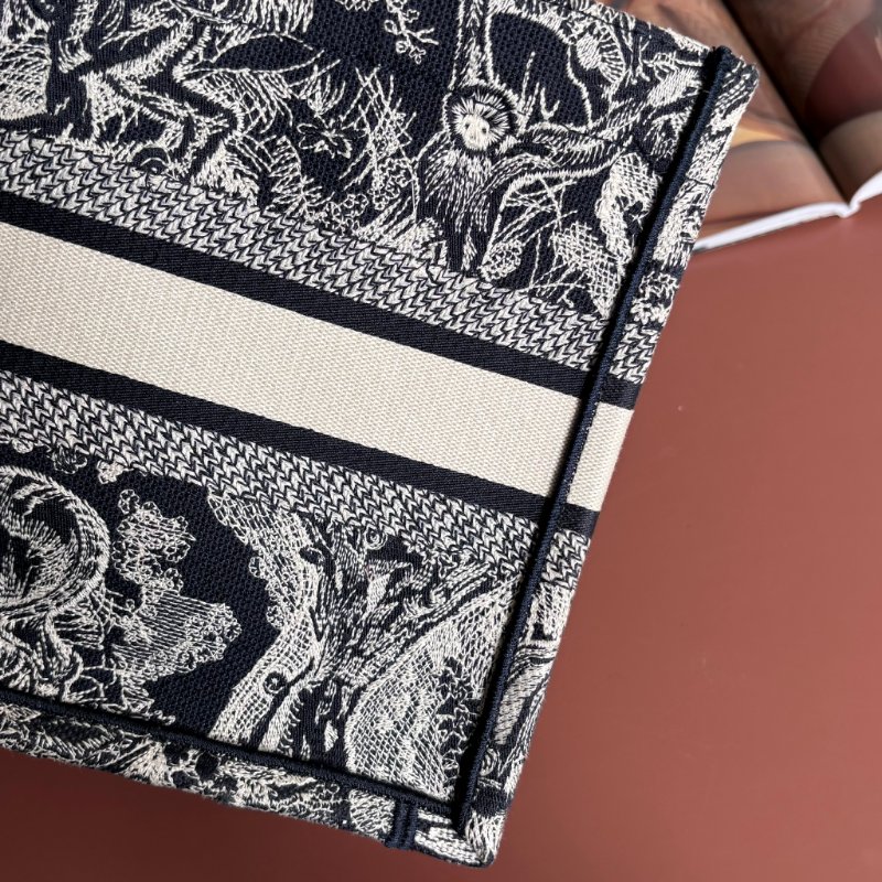 ::Christian Dior:: Dior Book Tote 老虎刺繡小型托特包 Toile de Jouy Reverse 反轉法式印花圖騰-6
