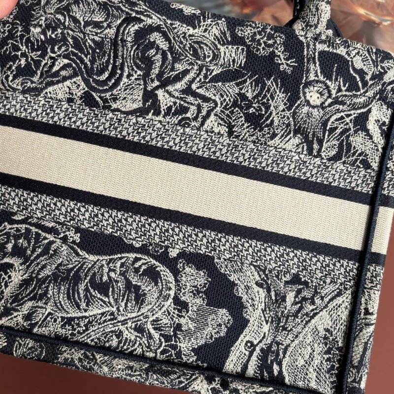 ::Christian Dior:: Dior Book Tote 老虎刺繡小型托特包 Toile de Jouy Reverse 反轉法式印花圖騰-7