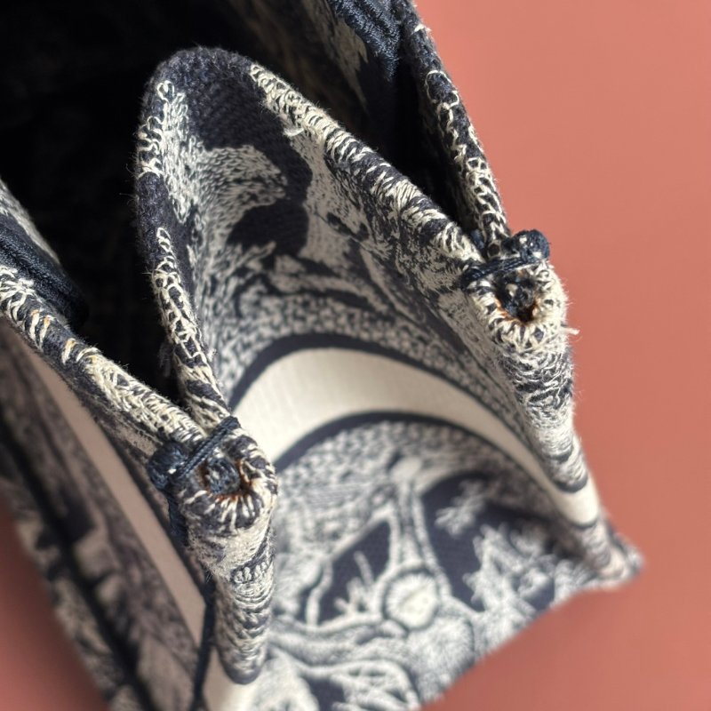 ::Christian Dior:: Dior Book Tote 老虎刺繡小型托特包 Toile de Jouy Reverse 反轉法式印花圖騰-14