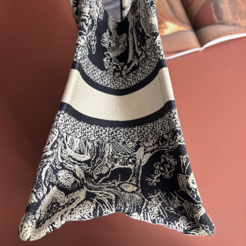 ::Christian Dior:: Dior Book Tote 老虎刺繡小型托特包 Toile de Jouy Reverse 反轉法式印花圖騰-15