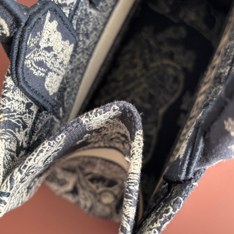 ::Christian Dior:: Dior Book Tote 老虎刺繡小型托特包 Toile de Jouy Reverse 反轉法式印花圖騰-17