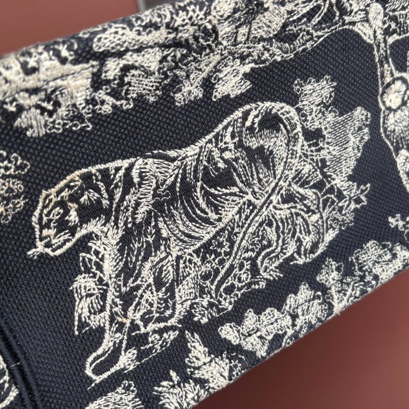 ::Christian Dior:: Dior Book Tote 老虎刺繡小型托特包 Toile de Jouy Reverse 反轉法式印花圖騰-19