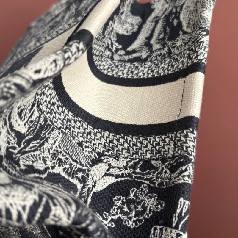::Christian Dior:: Dior Book Tote 老虎刺繡小型托特包 Toile de Jouy Reverse 反轉法式印花圖騰-21