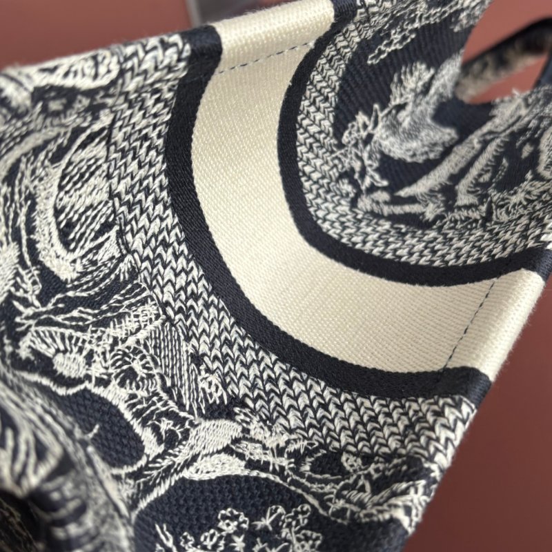 ::Christian Dior:: Dior Book Tote 老虎刺繡小型托特包 Toile de Jouy Reverse 反轉法式印花圖騰-22