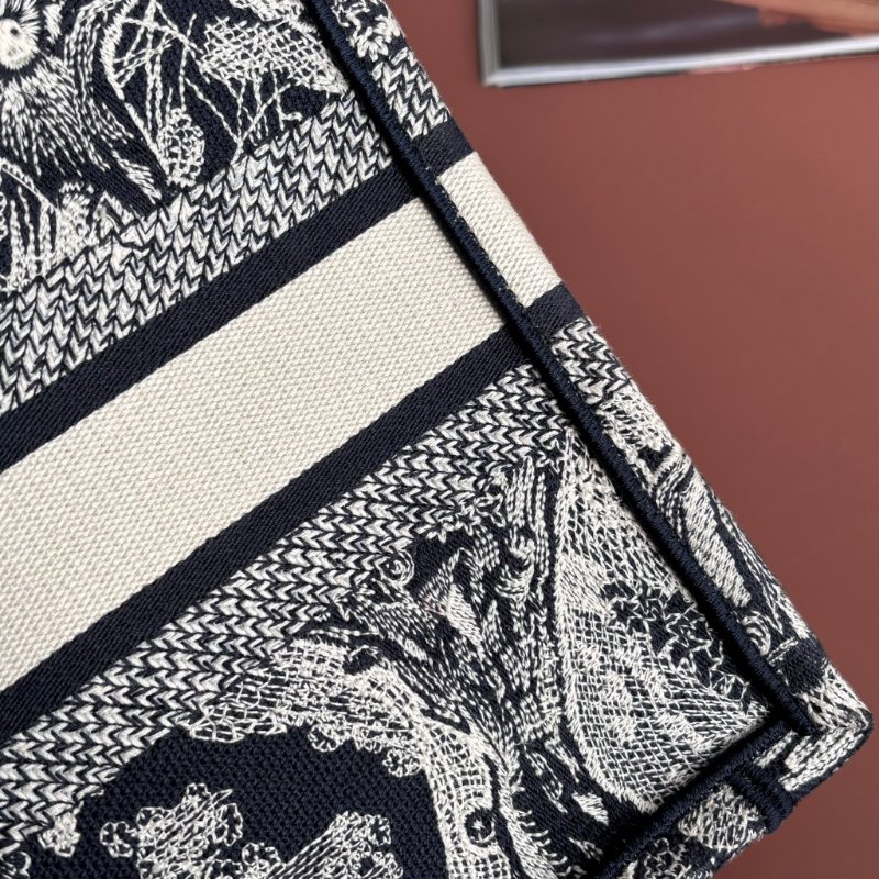 ::Christian Dior:: Dior Book Tote 老虎刺繡小型托特包 Toile de Jouy Reverse 反轉法式印花圖騰-24