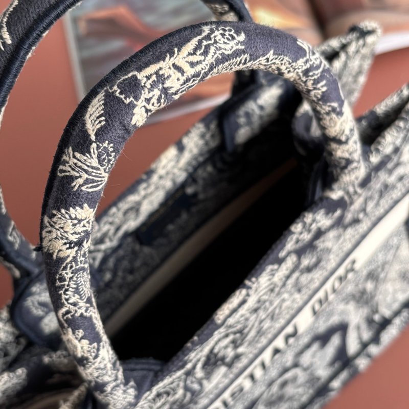 ::Christian Dior:: Dior Book Tote 老虎刺繡小型托特包 Toile de Jouy Reverse 反轉法式印花圖騰-28