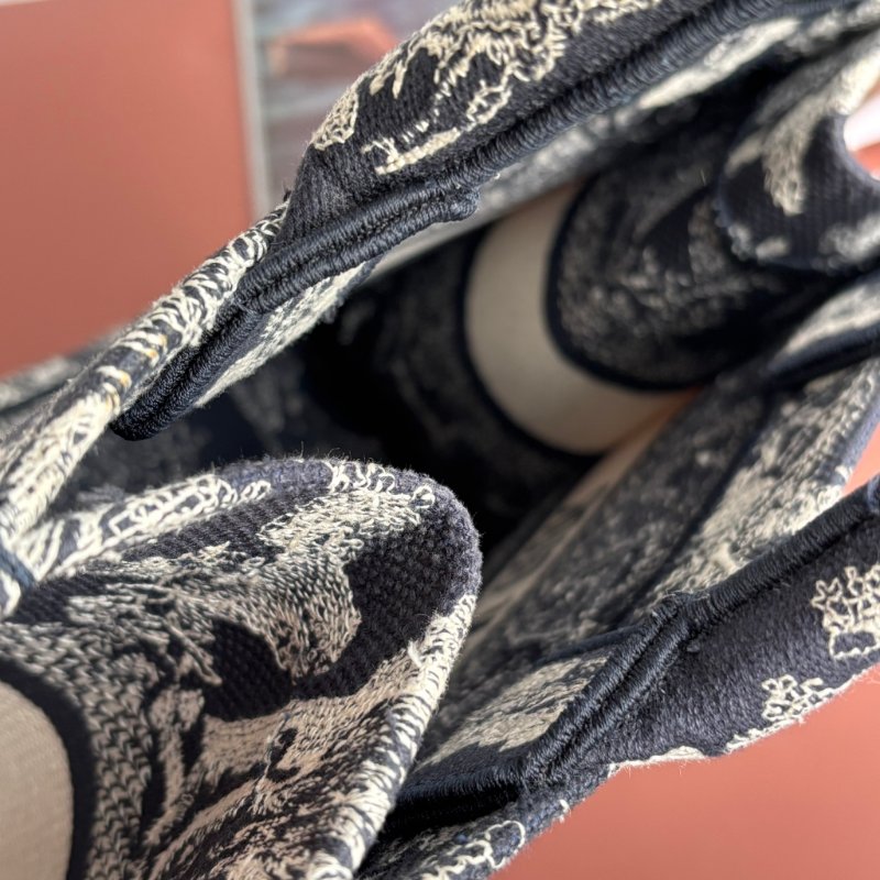 ::Christian Dior:: Dior Book Tote 老虎刺繡小型托特包 Toile de Jouy Reverse 反轉法式印花圖騰-30