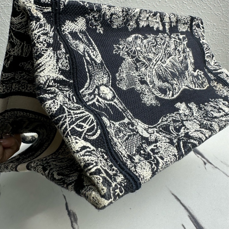 Dior 刺繡動物托特包PM 全館最低-15