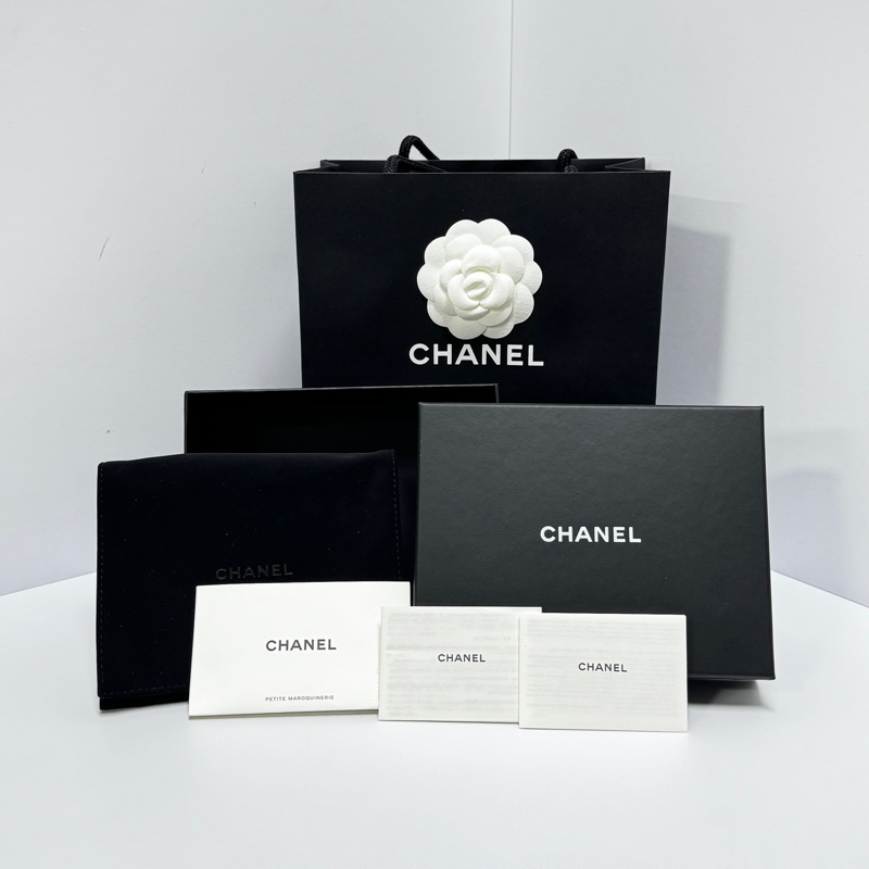 【超級新|最新晶片款🎁】 Chanel 荔枝牛皮 珍珠琺瑯釦 三折短夾-1