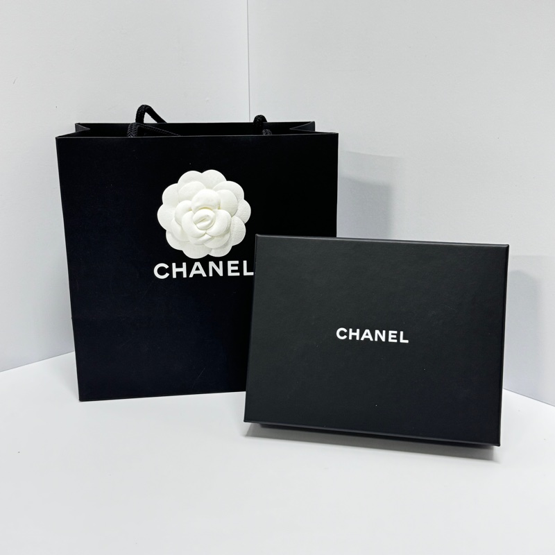 【超級新|最新晶片款🎁】 Chanel 荔枝牛皮 珍珠琺瑯釦 三折短夾-2