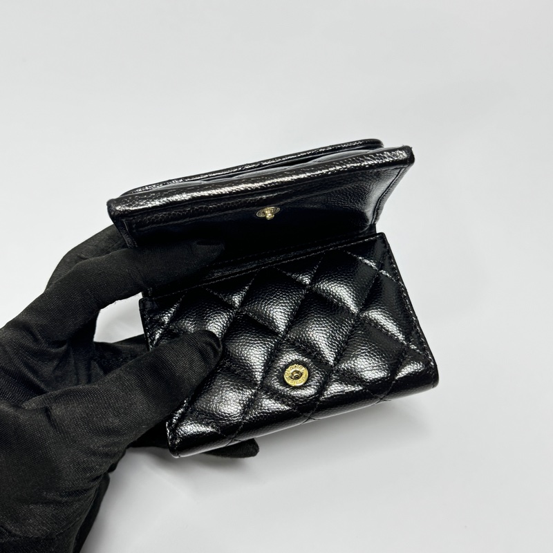 【超級新|最新晶片款🎁】 Chanel 荔枝牛皮 珍珠琺瑯釦 三折短夾-12