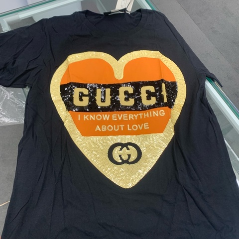 gucci tee  size s   全新