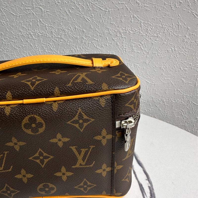 lv全新化妝包也可以變成斜背包-3