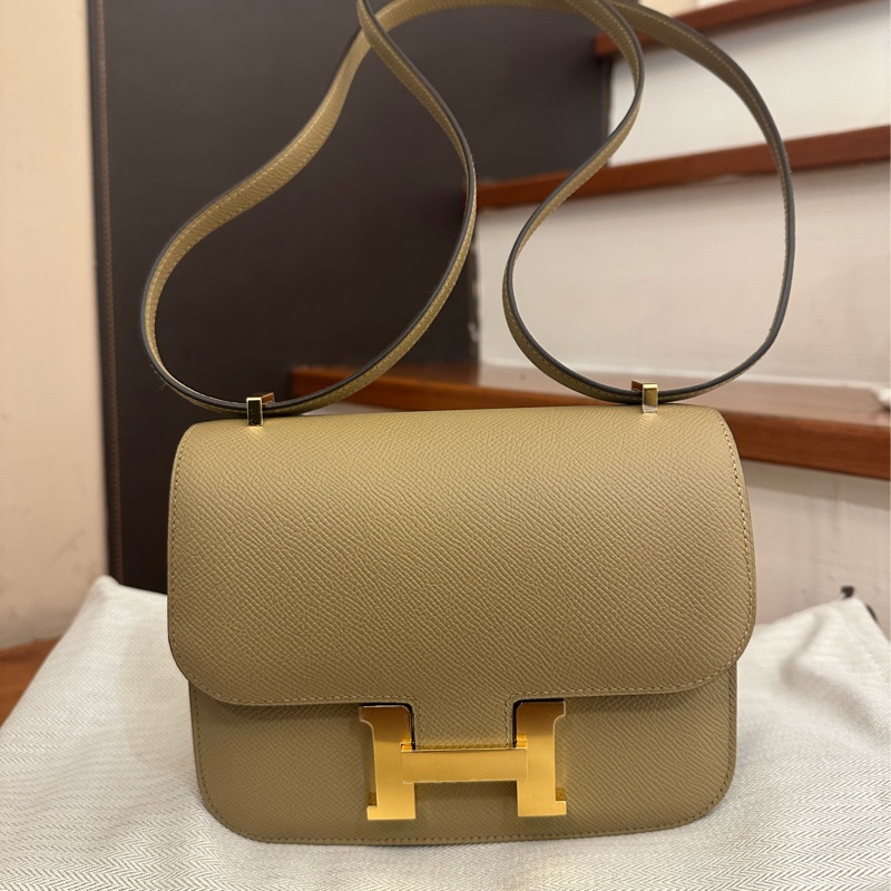 HERMES 新色💕塵埃灰金釦康康19斜背包 未使用-0