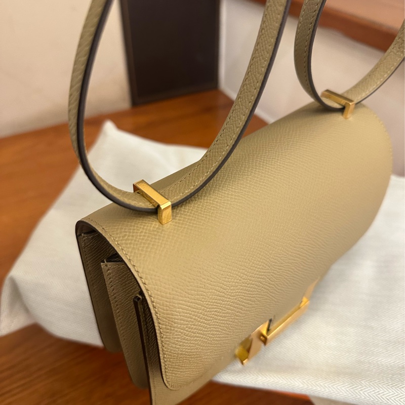 HERMES 新色💕塵埃灰金釦康康19斜背包 未使用-3