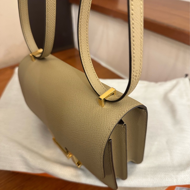 HERMES 新色💕塵埃灰金釦康康19斜背包 未使用-4