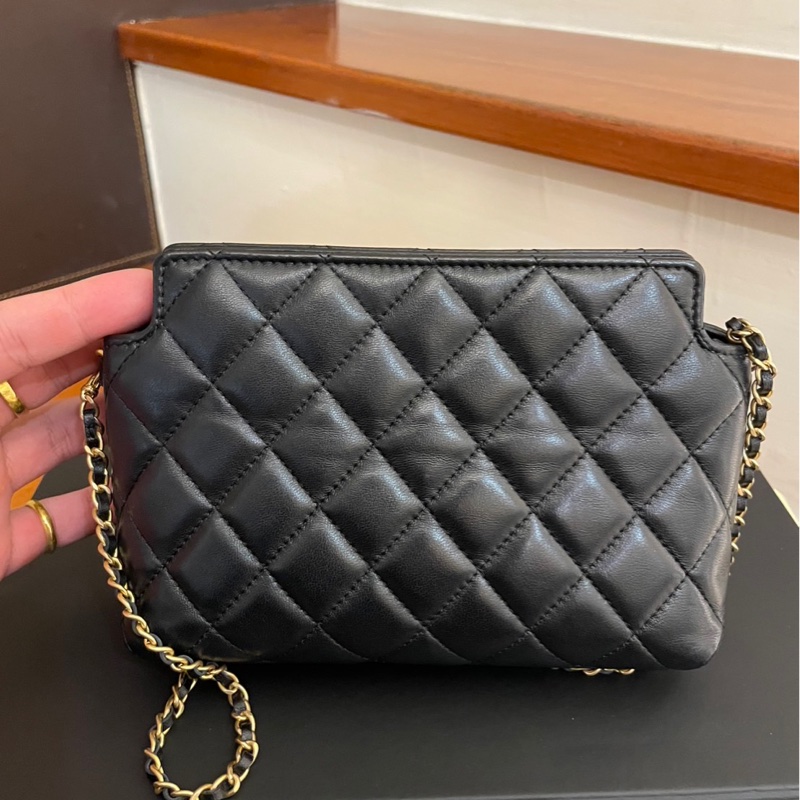 CHANEL 黑菱格金獅子頭吊飾肩背包 超好看💕-3