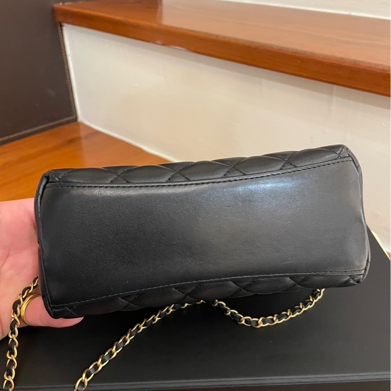 CHANEL 黑菱格金獅子頭吊飾肩背包 超好看💕-6